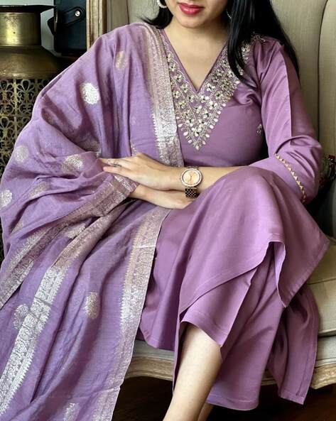 Women Embellished & Embroidery Straight Kurta Set