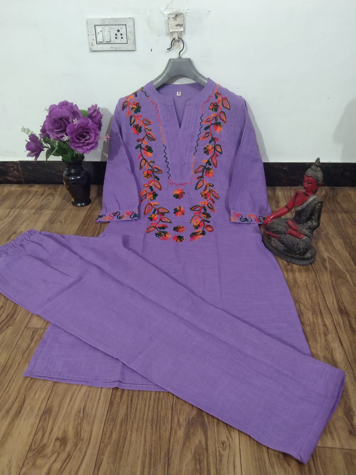 Lavender Floral Embroidered Kurta Set - Image 4